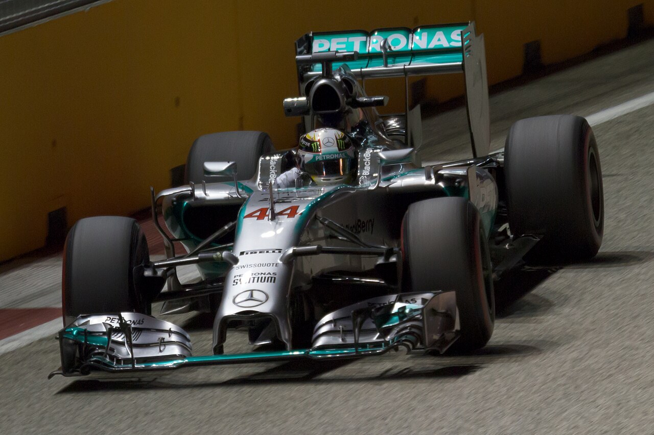 Hamilton under the Singapore floodlights, 2014